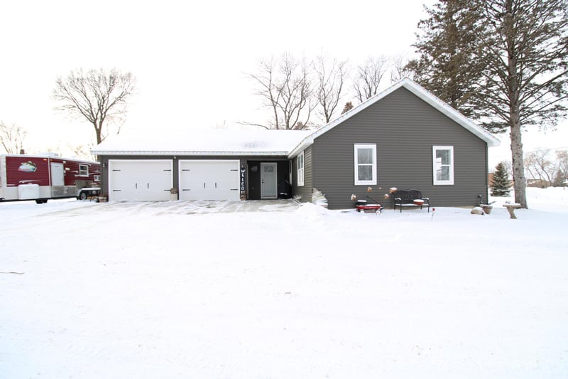 115 Isola St, Sunburg, MN 56289