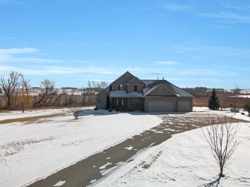 42821 221st Ave, Le Center, MN 56057