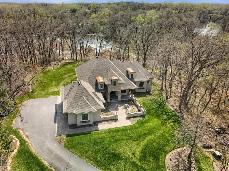 9601 Livery Ln, Lakeville, MN 55044
