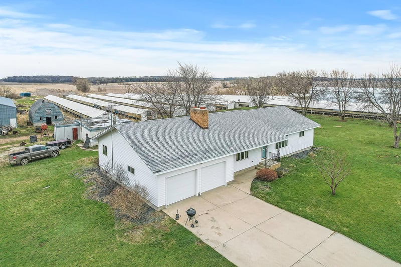 22802 Lexington Rd, Le Center, MN 56057