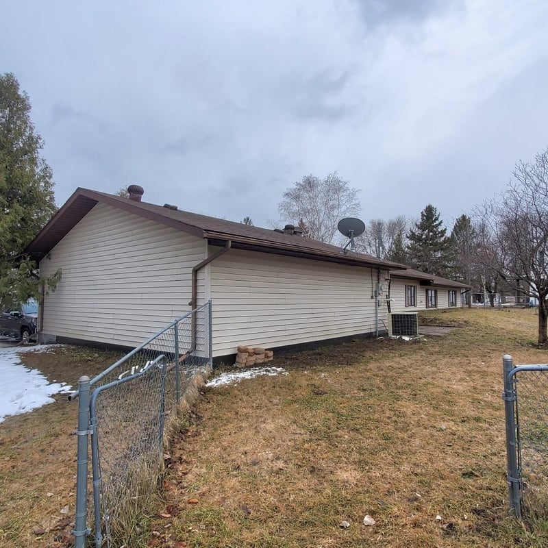 210 Hope Ave W, Nelson, MN 56355