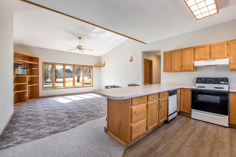 210 Hope Ave W, Nelson, MN 56355