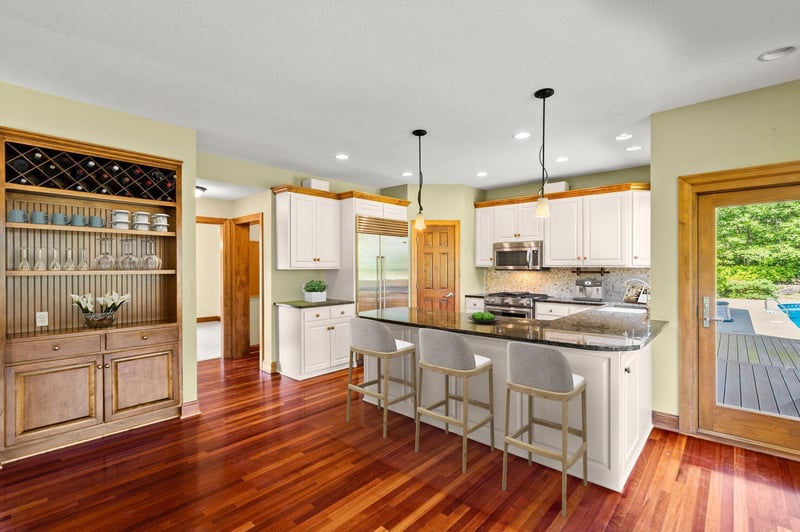 6220 Wood Hill Ln, Maple Plain, MN 55359