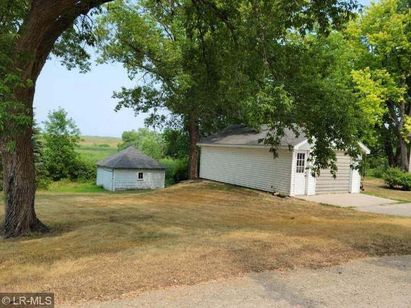 000 W Pleasant Ave, Elizabeth, MN 56533