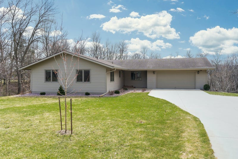 421 Riverview Dr, Courtland, MN 56021