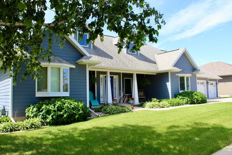402 E Veterans Dr, Luverne, MN 56156