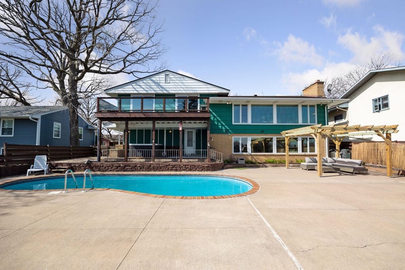 4260 Twin Oak Ln, Robbinsdale, MN 55422