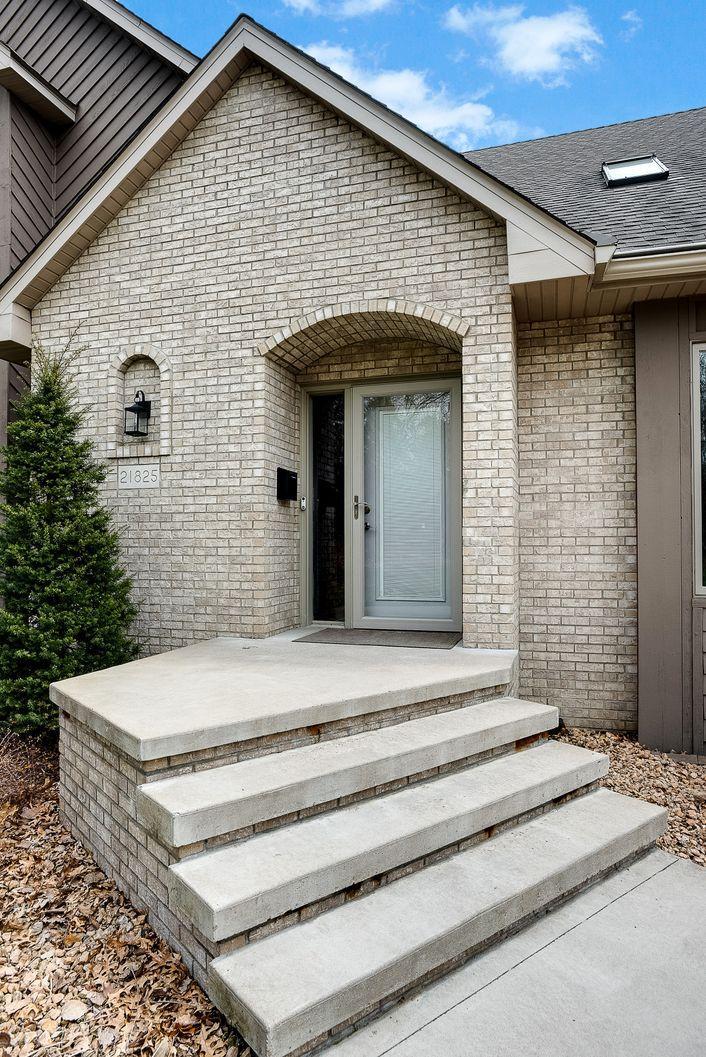 21825 Woodbine St NW, Oak Grove, MN 55303
