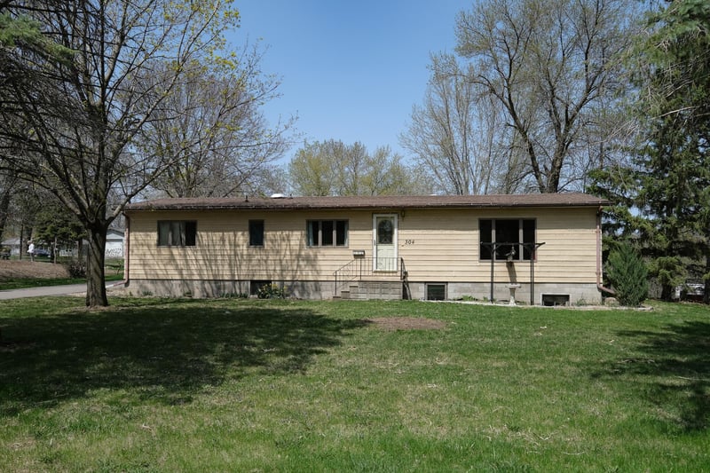 304 Maple St, Cleveland, MN 56017