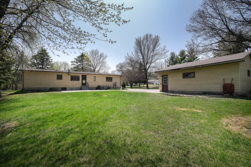 304 Maple St, Cleveland, MN 56017