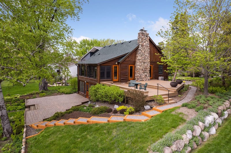 187 Peninsula Rd, Medicine Lake, MN 55441