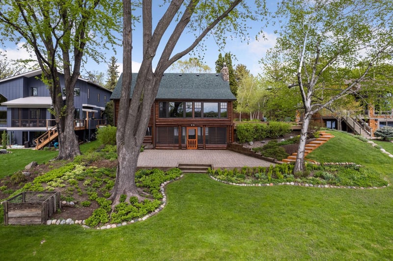 187 Peninsula Rd, Medicine Lake, MN 55441