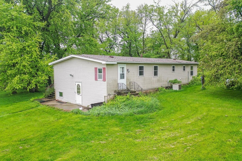 50422 305th St, Blooming Prairie, MN 55917