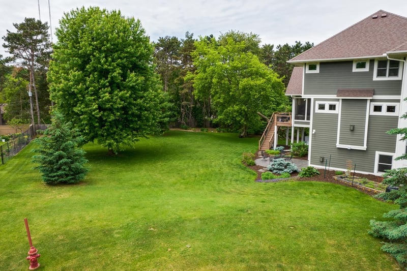 582 Lake Ridge Dr, Shoreview, MN 55126