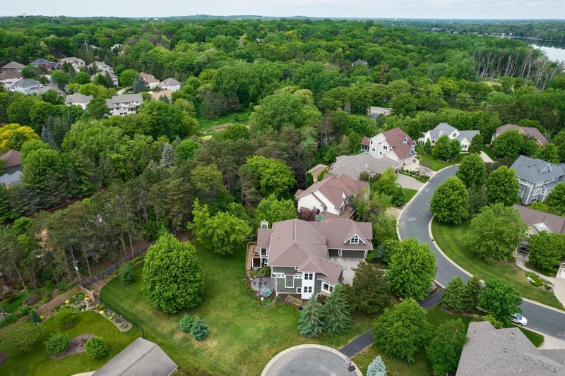 582 Lake Ridge Dr, Shoreview, MN 55126