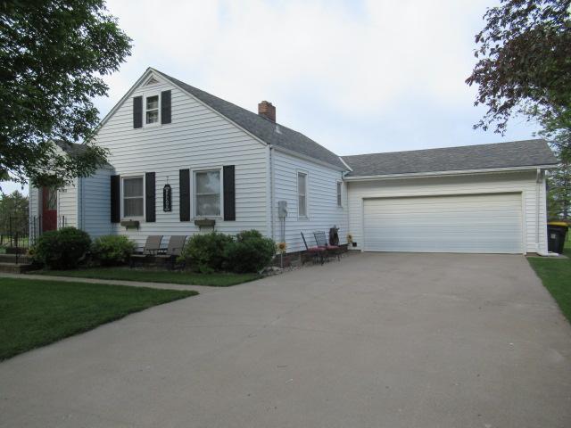 301 S Oak St, Wanda, MN 56294