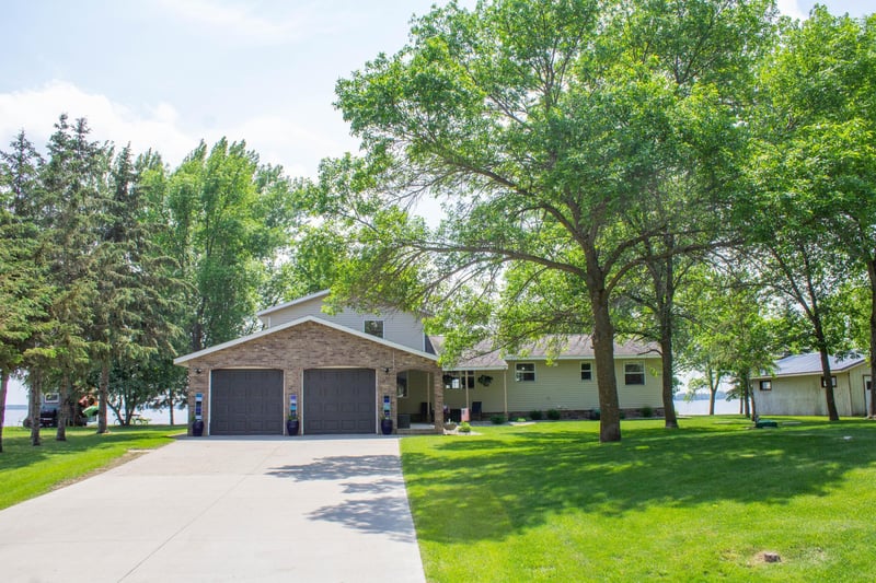 45555 Whispering Sands Ln, Perham, MN 56573