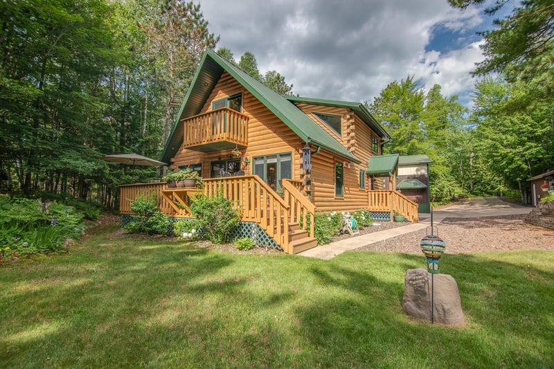 10564 N East End Dr, Hayward, WI 54843