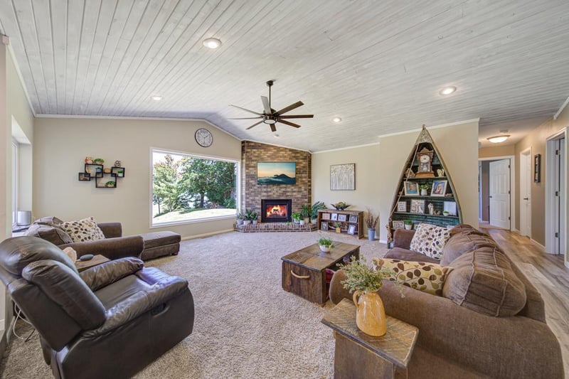 51696 Eagle Ln, Lake Crystal, MN 56055