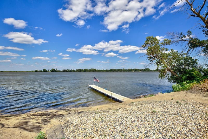 11 W Clear Lake Dr, Ceylon, MN 56121