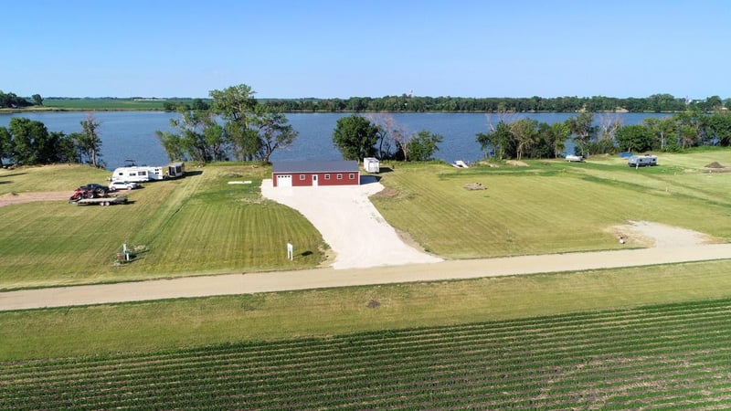 11 W Clear Lake Dr, Ceylon, MN 56121