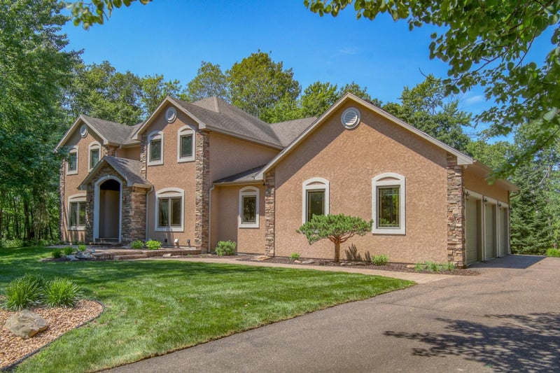 2902 Red Maple Ct, Eau Claire, WI 54703