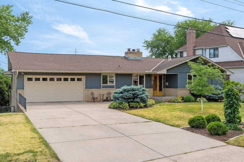 4304 Twin Oak Ln, Minneapolis, MN 55422