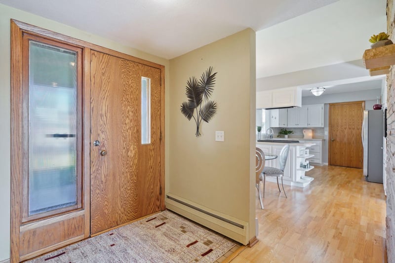 4304 Twin Oak Ln, Minneapolis, MN 55422