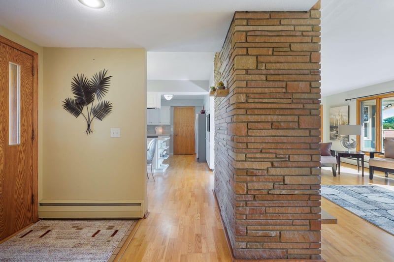 4304 Twin Oak Ln, Minneapolis, MN 55422