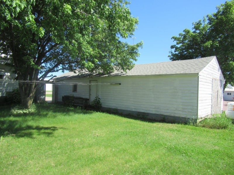 107 N Broadway St, Ellsworth, MN 56129