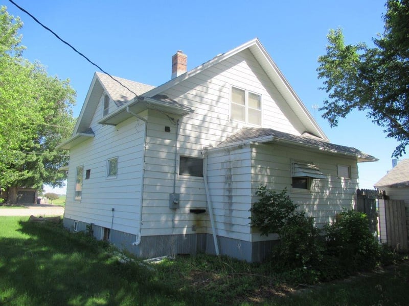 107 N Broadway St, Ellsworth, MN 56129