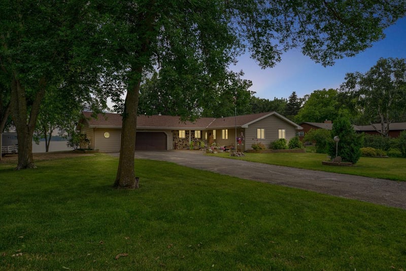6210 Shamrock Dr, Madison Lake, MN 56063