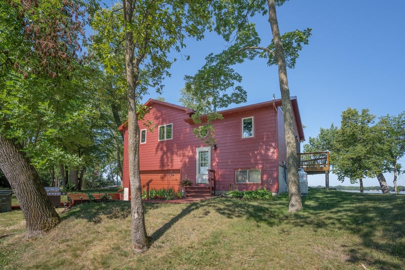 22318 62nd St NW, Sunburg, MN 56289