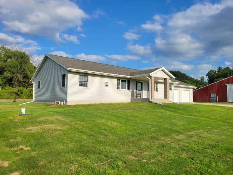 4369 State 76, Houston, MN 55943