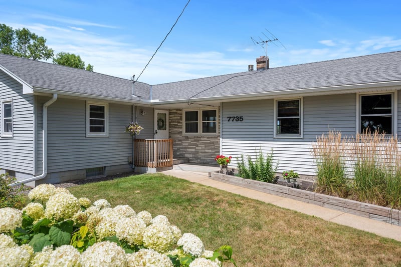 7735 Old Viking Blvd NW, Andover, MN 55303