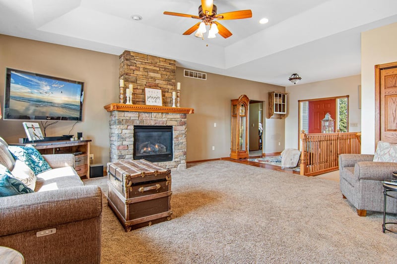 19225 Lake Volney Cir, Le Center, MN 56057