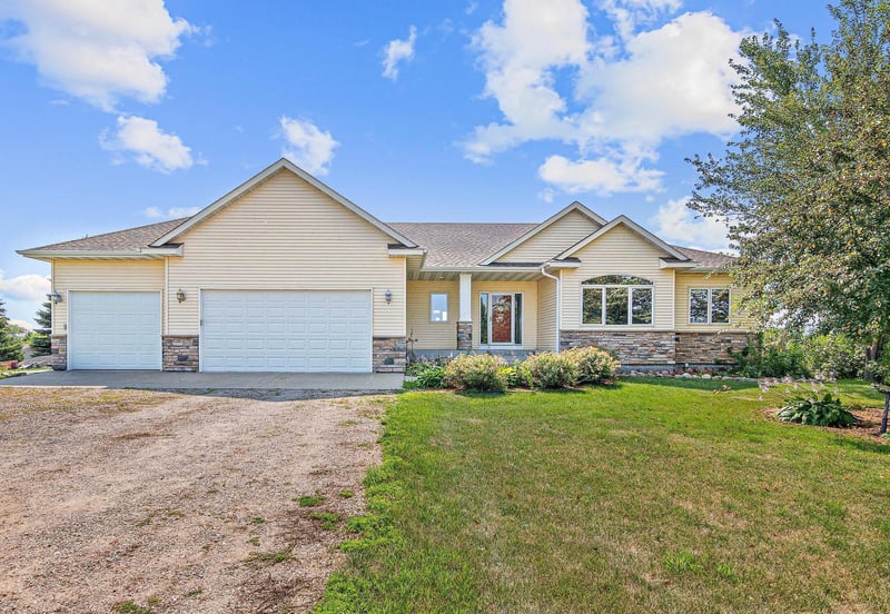 19225 Lake Volney Cir, Le Center, MN 56057