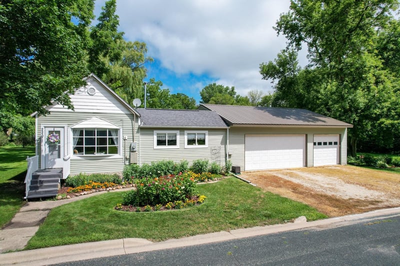 220 E Maple St, Dexter, MN 55926