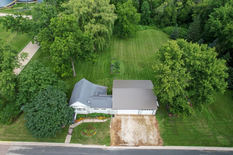 220 E Maple St, Dexter, MN 55926