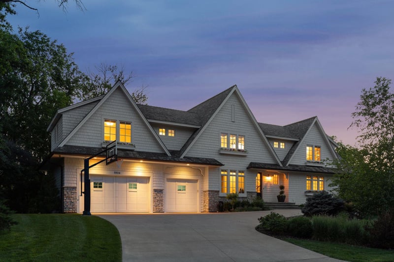 5504 Lakeview Dr, Edina, MN 55424
