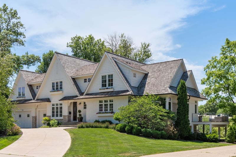 5504 Lakeview Dr, Edina, MN 55424