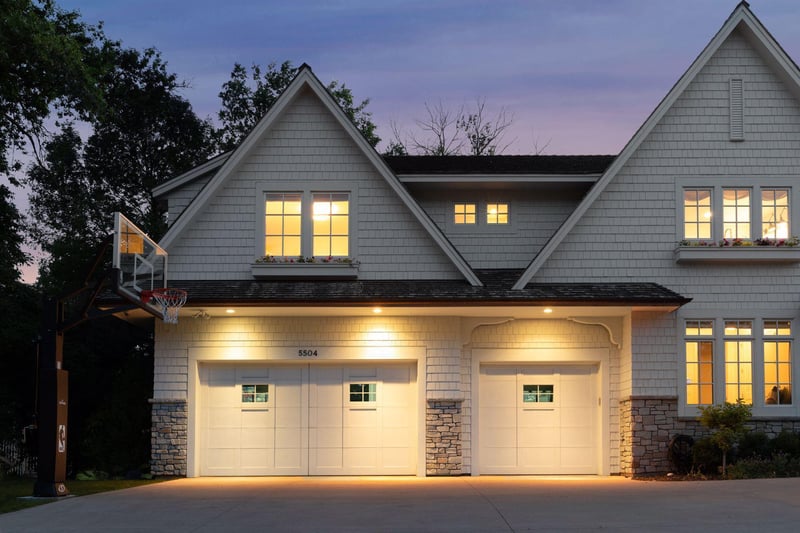 5504 Lakeview Dr, Edina, MN 55424