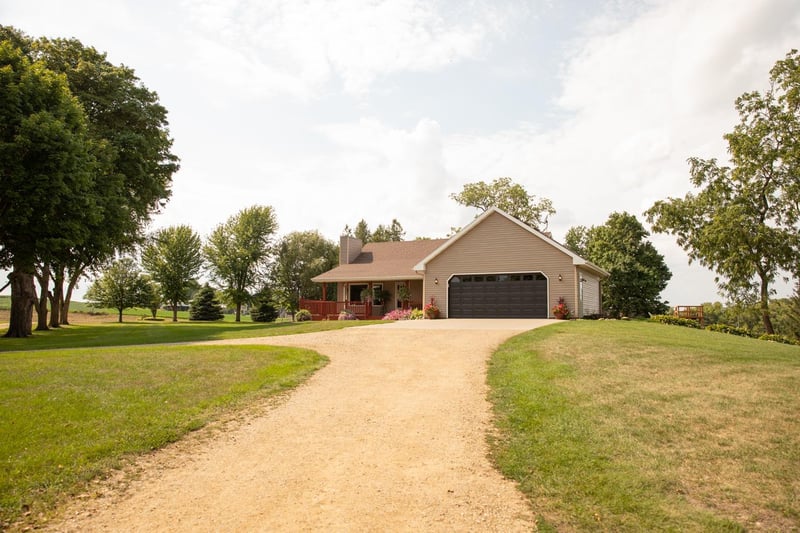 63638 County Road 7, Mazeppa, MN 55956
