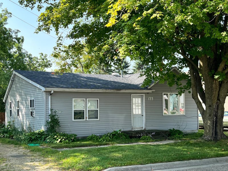 199 Maple St W, Dexter, MN 55926