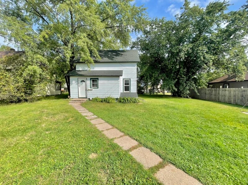 105 Jessie St, Marble, MN 55764