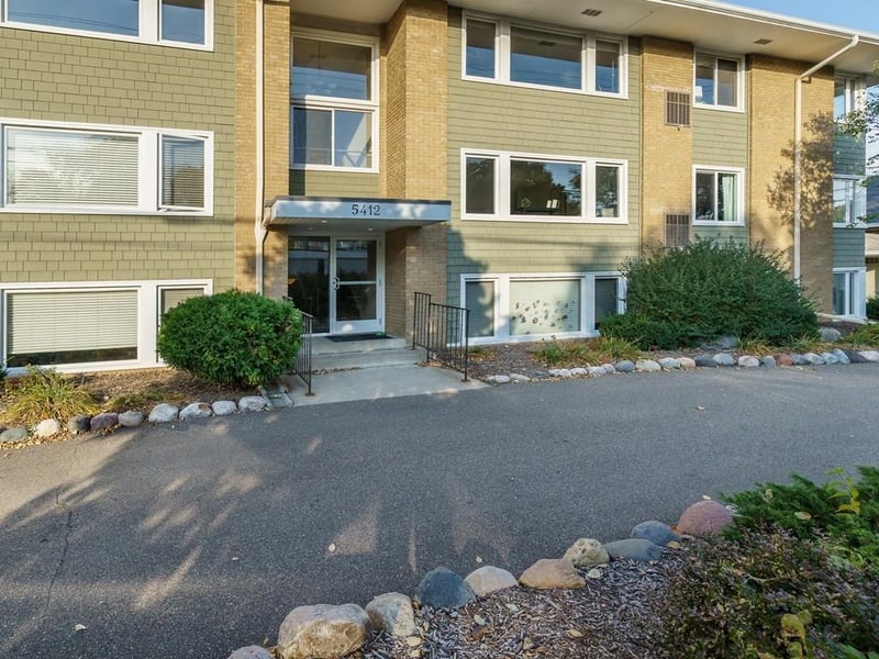 5412 France Ave S #202, Edina, MN 55410