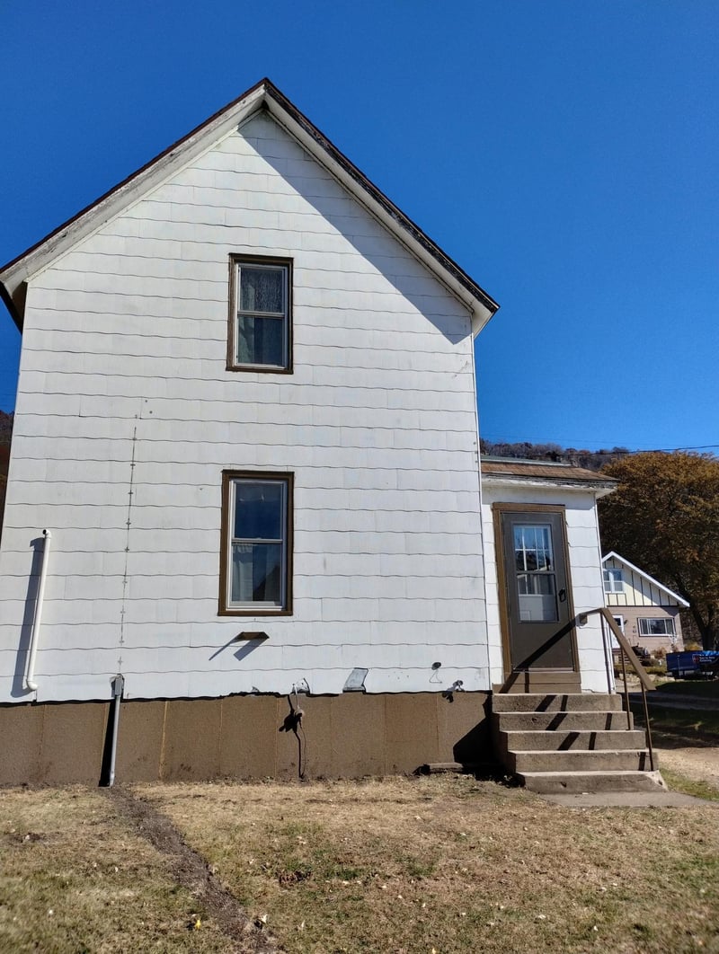231 N Main St, Cochrane, WI 54622