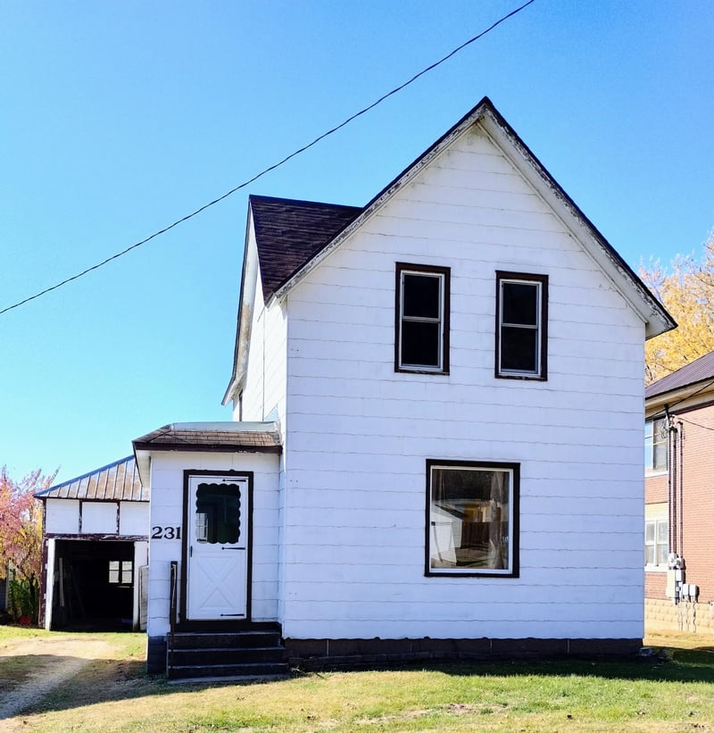 231 N Main St, Cochrane, WI 54622