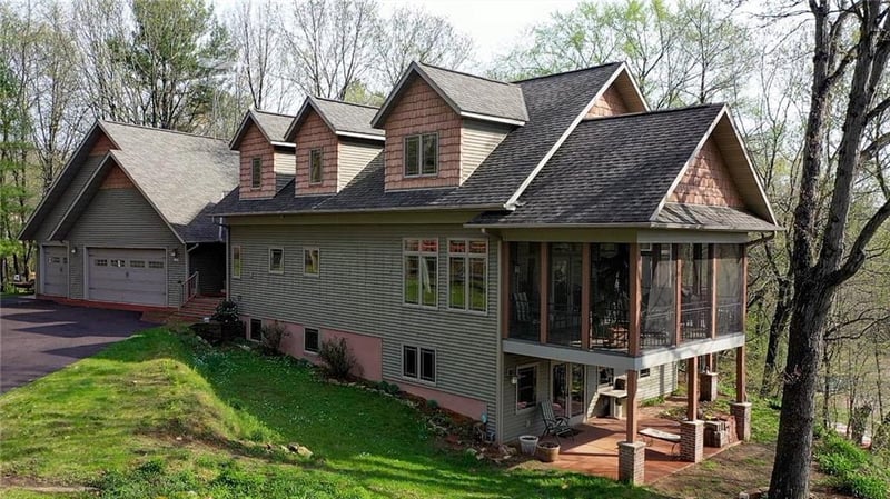 1435 Silvermine Dr, Eau Claire, WI 54703