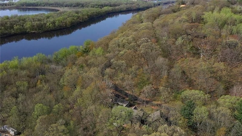 1435 Silvermine Dr, Eau Claire, WI 54703